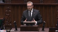 Nie ośmieliłbym się sugerować pani, co założyć, a co zdjąć.  Skandaliczna wypowiedź Brauna w Sejmie