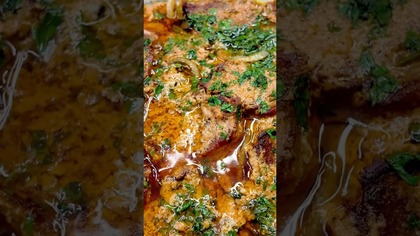 Soczysta karkówka pieczona w sosie śmietanowo ketchupowym, obiad