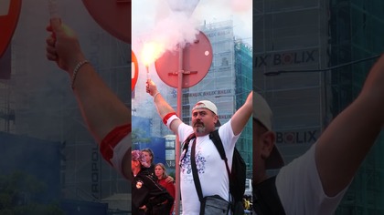 GODZINA W.  WARSZAWA WSTRZYMAŁA ODDECH.  WZRUSZAJĄCE SCENY