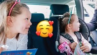 PRZYLECIAŁA DO NAS BABCIA | REAKCJA DZIEWCZYNEK | DLM