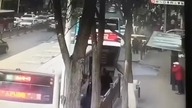 Chiny: Autobus zapadł się na przystanku