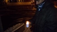 zapalenia znicza przed biurem pisu 15. 01. 2021