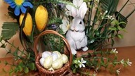 Jak zrobić stroik wielkanocny na podstawie wiklinowej