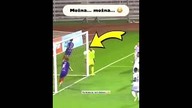 Można...  można...  w końcu to piłka nożna...   #soccer #sport #piłkanożna #football #pech #funny
