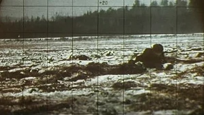 Historia opisana w filmie Front za linią frontu ma miejsce podczas Drugiej Wojny Światowej. Jest to opowieść o partyzantach, którzy walczą z nazistami na ziemiach rosyjskich. Ich dowódzcą jest Major Mlynsky, który w zamian za swoje dokonania, staje na czele nowej partyzanckiej ofensywy...
