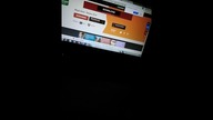 Dlaczego mi ekran laptopa mruga, skoro jeszcze jest połowa baterii?