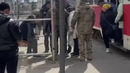 Ukraina.  Łapanki w mięsa armatniego w komunikacji miejskiej.