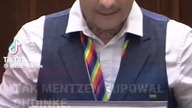 czym się różni małpa od lewaka.  lewak myli się zawsze