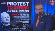 FREE Julian Assange ...  są napisy pl ...