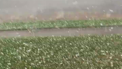 Ulewny deszcz i gradobicie w Australii