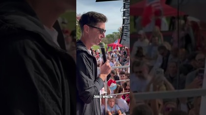 Lewandowski zaskoczył swoją żonę na mecie biegu niepodległości w Chicago.  I zwrócił się do Polaków