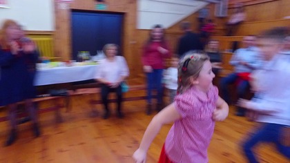 Zabawa Biegnie, biegnie biała lama - 2.  rocznica powstania scholi Aniołki - 1. 01. 2019 r.