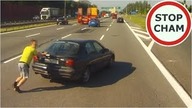 Pomocna dłoń na drodze.  Nie bądź obojętny  pomagaj