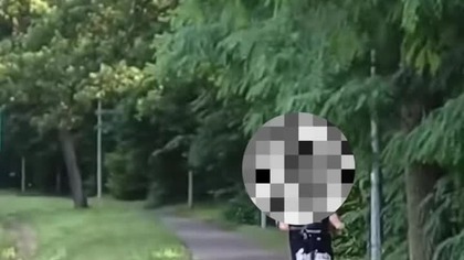 We dwójkę na hulajnodze?  O krok od tragedii! #hulajnoga #wypadek #shorts