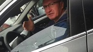 Kierowca BMW po zarejestrowaniu jego niestosowania się do znaków B1 i B36.