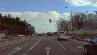 Janusz pędzi na czerwonym