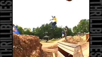 Wypadki na rowerach - skoki rowery kraksy upadki trial