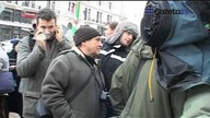 Jeszcze raz pan mnie popchnie, to pana szlag trafi!- na żywo spod Pałacu Prezydenckiego