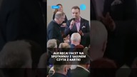 Facet na spotkaniu z Sasinem wyjął kartkę i...  #shorts