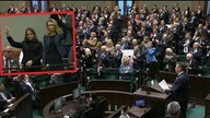 AWANTURA w Sejmie! PiS zakłóca obrady i krzyczy uwolnić posłów! Hołownia przerywa obrady!