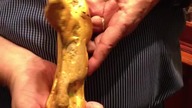 Amator odnalazł 5 5-kilogramowy, złoty samorodek