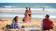 Znikający koleś na plaży