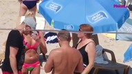 Piotr Zelt z nową partnerką na plaży. Bikini ukochanej aktora wygląda znajomo [Plotek]