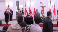 Lech i Maria Kaczyńscy - wystawienie trumien w Pałacu Prezydenckim