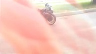 Laska w bikini na motocyklu