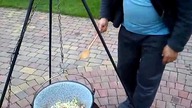 Tr&oacute;jn&oacute;g nad ognisko do gotowania  lub pieczenia