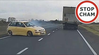 BMW wyprzedza na czołówkę, a kierujący Seatem, wpada w poślizg #2061 Wasze Filmy