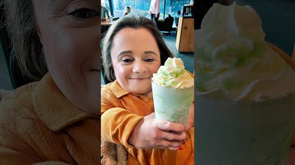 Test Sour Apple Frappuccino ze Starbucksa  | #shorts | Magdalena Augustynowicz