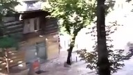 Hydrant vs zaparkowane samochody