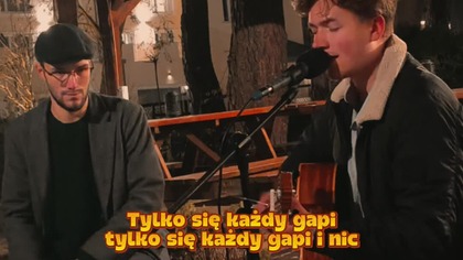 Człowiek z liściem na głowie zawitał na ognisko#kielce #ognisko #ortega #cajon