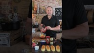 Hot dog z duuużą kiełbasą i pikantną salsą / Oddaszfartucha