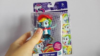 Recenzja lalki Equestria Girls Minis Fantasy Scene - Rainbow Dash