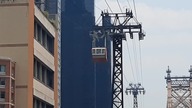 Przejażdżka tramwajem Roosevelt Island Tram kolejką linową w Nowym Jorku.  New York City Cable Car.