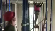 Oto dlaczego należy nosić kask na budowie