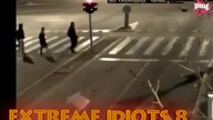 Uwielbiam patrzeć, jak idiotom dzieje się krzywda