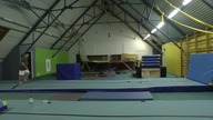 akrobatyka: gwiazda (przerzut bokiem) - salto w prz&oacute;d