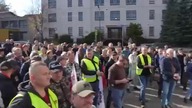 Hutnicy z Rudy Śląskiej wściekli.  Przywieźli TACZKĘ dla zarządu ! mp4 686x432