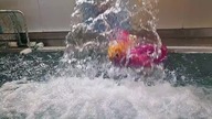 Na basenie slow motion