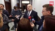 Przyszedł po dziecko do szkoły, zerwał ukraińską flagę.  Sąd wymierzył mężczyźnie karę grzywny