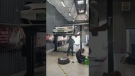 Nasza Tesla znowu na podnośniku! Co tym razem się stało?