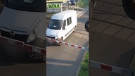 Dramatyczny wypadek na przejeździe kolejowym.  Ku przestrodze