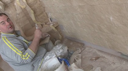 Sciana TV w kamieniu ozdobnym%2C dekoracyjnym   TV Wand in the stone wall decorative ornamental
