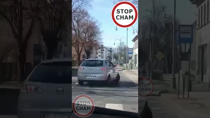 Nadział Seata na widły wózka widłowego #stopcham #dashcam #wideorejestrator