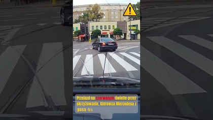 Kierowca Meśka na czerwonym świetle z prawego pasa w prawo #shorts #polska #red #policja