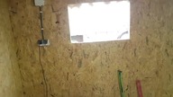 jak zamontować okno w garażu blaszaku
