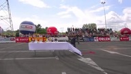 Ściąganie obrusu - World Stunt GP (2012)